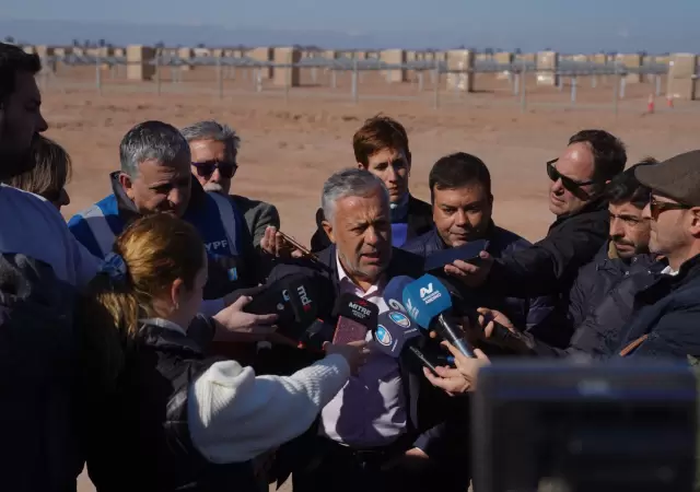 "Con este parque ya pasamos a ser superhabitarios: producimos m�s energ�a en Mendoza de la que consumimos" (A. Cornejo)