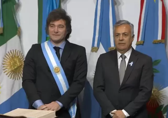 Milei y Cornejo durante la firma del Pacto de Mayo