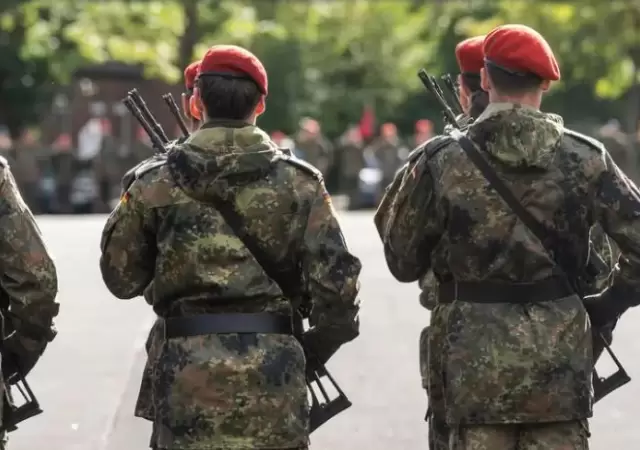 El camino a convertirse en la primera potencia militar europea implica m�s personal en las fuerzas armadas.