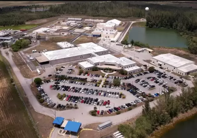 Se calcula que hay unos 1.000 detenidos en el centro de migrantes irregulares de las Everglades.