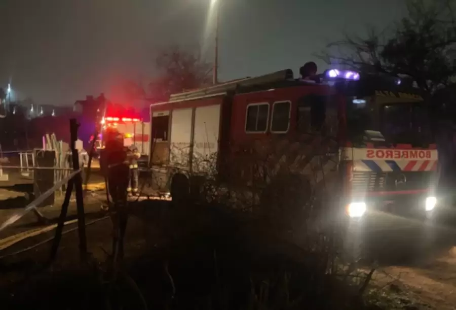Bomberos Voluntarios de Córdoba extinguieron las llamas del trágico incendio. (Foto: web)
