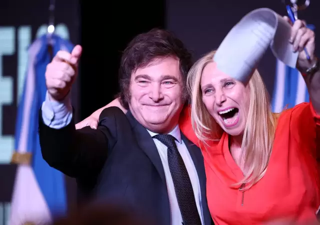El Presidente junto a su hermana, armadora pol�tica del espacio libertario. (Foto: archivo web)