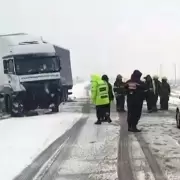Dos mujeres y dos ni�os murieron en un choque frontal contra un cami�n en la Ruta 151