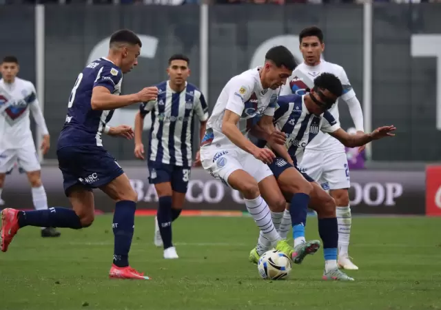 Godoy Cruz empat� ante Talleres de C�rdoba.