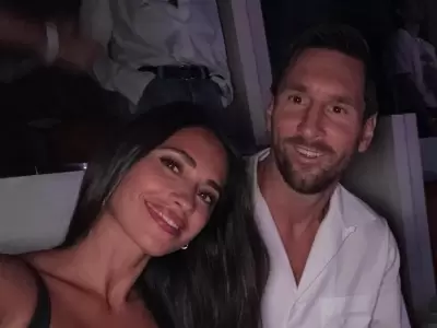 Messi y Antonella se roban el show en concierto de Coldplay.