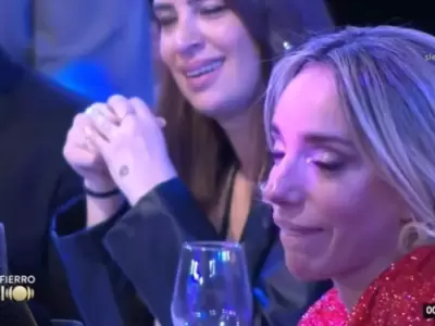 Los gestos de Tamara Pettinato durante el discurso de Cristina P�rez.