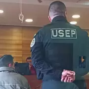 Un abogado mendocino llevaba 63 petardos ocultos en su auto en el paso a Chile