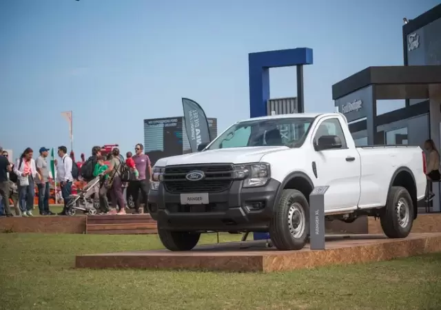 Ford Ranger cabina simple.