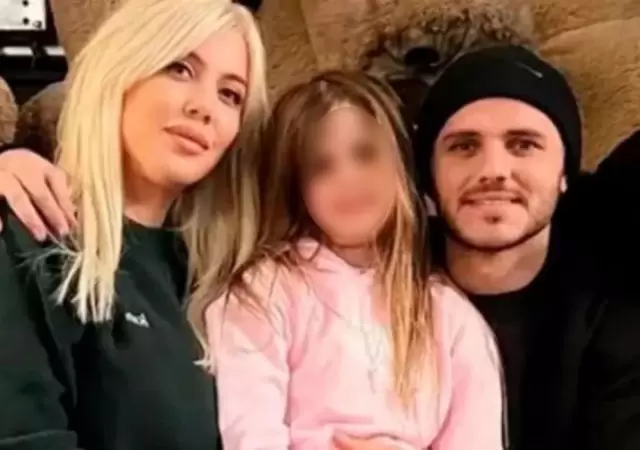 Francesca con sus padres.