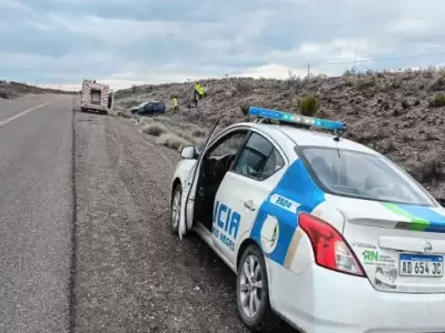 El grave accidente ocurri� en este sector de una ruta rionegrina. (Foto: Noticias Argentinas / Polic�a de R�o Negro)