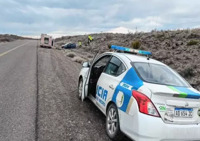 El grave accidente ocurri� en este sector de una ruta rionegrina. (Foto: Noticias Argentinas / Polic�a de R�o Negro)