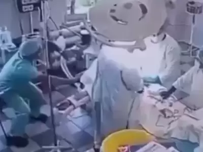 Un video grabado durante el terremoto muestra la templanza de un equipo m�dico que continu� una cirug�a de alta complejidad.