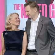 La 'Pistola Desnuda' parió otro romance entre estrellas: Anderson y Neeson