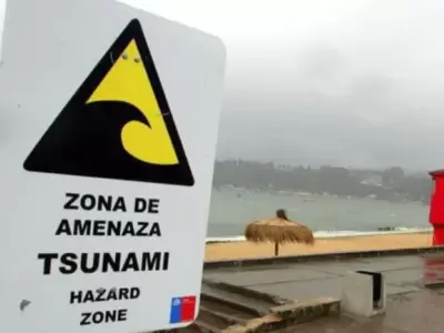 Los servicios de emergencia y alerta en Chile eval�an donde impactar� con m�s violencia la onda expansiva marina.