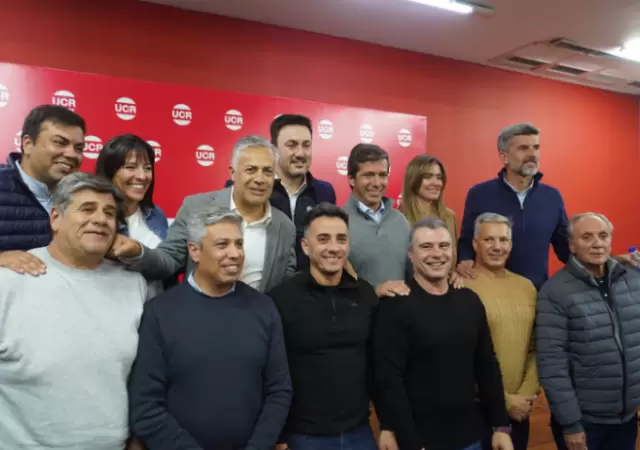 Integrantes de la reciente lista de unidad presentada por la UCR en Mendoza para las pr�ximas elecciones.