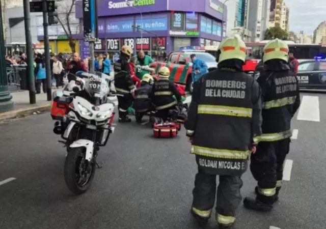 Una pareja cay desde el Puente Pacfico, en Palermo, y sufri heridas gravsimas.
