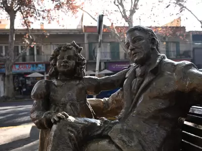 Se restaur� y coloc� la escultura de San Mart�n y Merceditas.