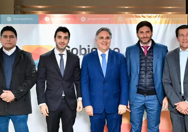 Vidal, Torres, Llaryora, Pullaro y Sadir