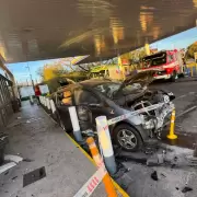 Video / Tragedia en una estaci�n de servicio: perdi� el control y mat� a una mujer