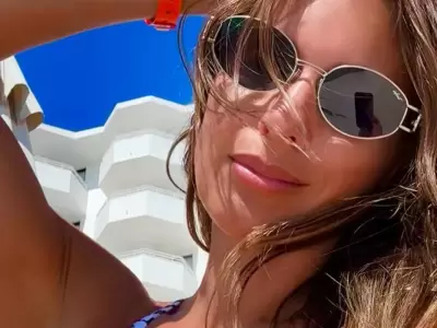Pampita pos� en microbikini desde Ibiza y encendi� las redes.