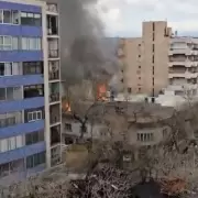Incendio en Mendoza: cinco dotaciones de bomberos intentan apagar las llamas