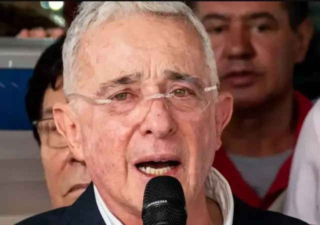 El referente de la derecha latinoamericana est� vinculado a grupos paramilitares responsables de sicariato.