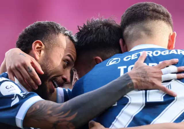 Racing le gan� a Riestra y pas� a cuartos de final,