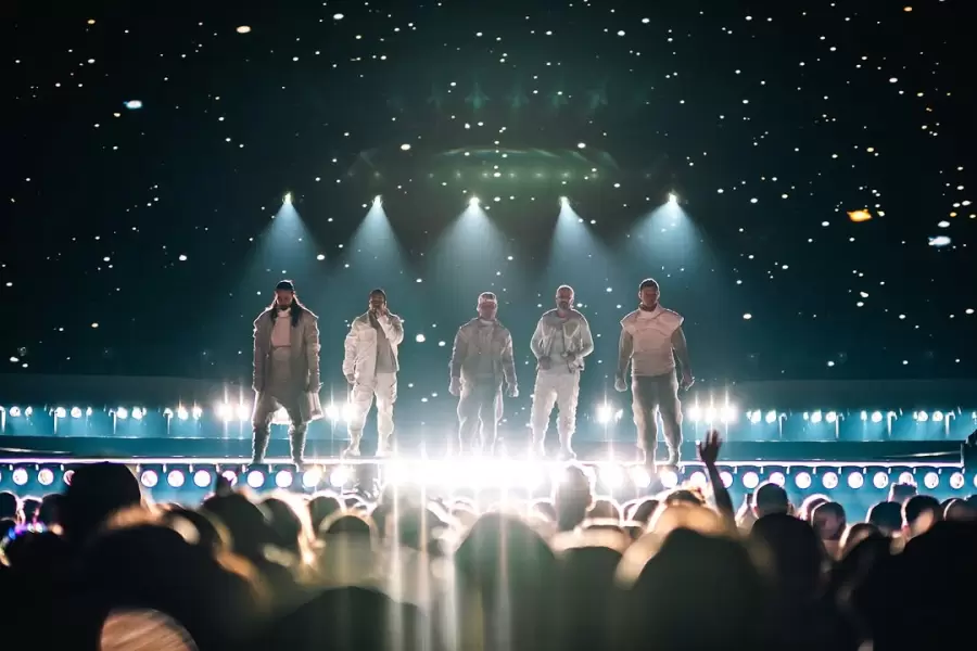 Los Backstreet Boys comenzaron a tocar desde 11 de julio.