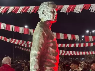 La estatua que inmortaliza a Zubeld�a