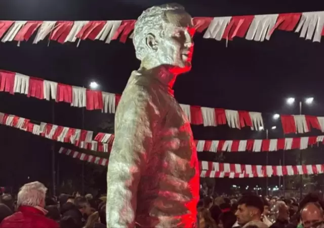 La estatua que inmortaliza a Zubeld�a