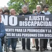 Jubilados y discapacitados marchan contra el veto presidencial