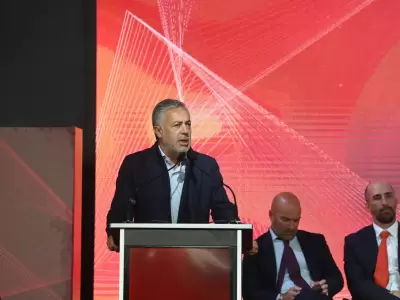 "En la pr�xima campa�a se deber� explorar, perforar, y verificar si realmente hay cobre en la cantidad y calidad que necesita el mercado".(A. Cornejo)