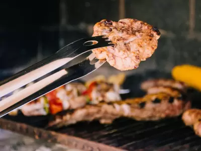Es fundamental adobar bien la carne para que salga rica en la parrilla./