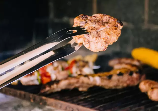 Es fundamental adobar bien la carne para que salga rica en la parrilla./