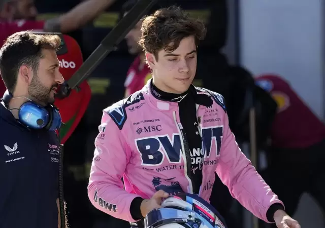 Franco Colapinto tuvo un fin de semana para el olvido luego de que su equipo se demorara m�s de lo usual en boxes/ Fuente: Alpine
