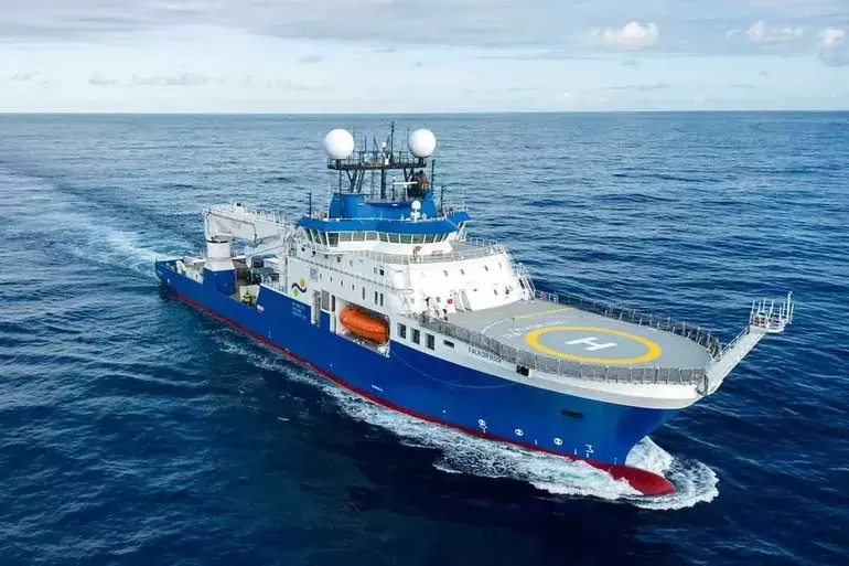 El buque cient�fico Falkor (too) se prepara para una nueva misi�n en el oc�ano Atl�ntico Sur en las costas patag�nicas.