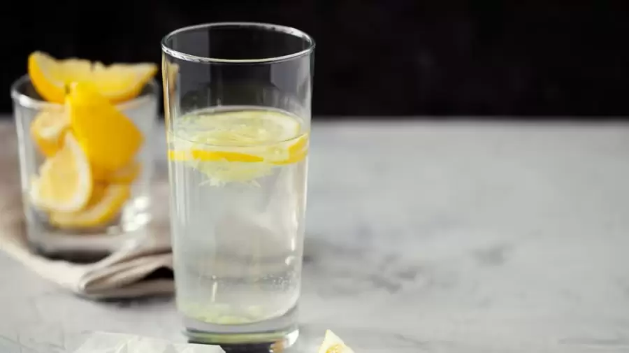El agua debe ser tibia. Es el elemento que aglutina el milagro.