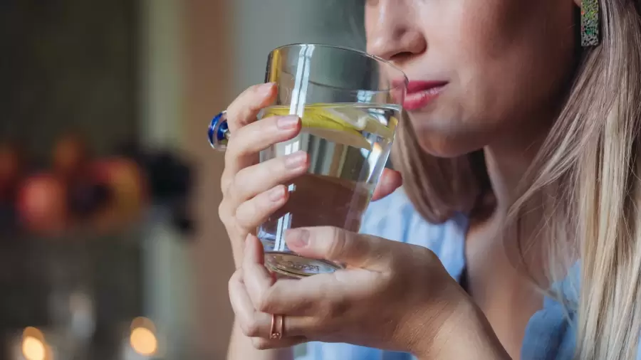 Es curioso que una fruta �cida ayude a bajar el nivel de acidez del cuerpo. El truco lo tiene nuestro est�mago.