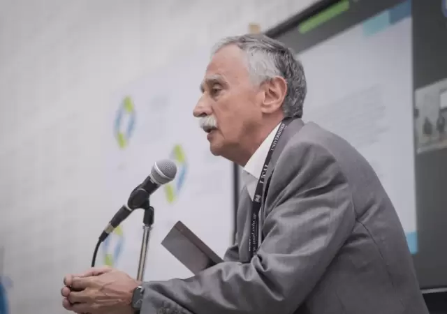 Mario Lugones, ministro de Educaci�n