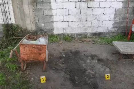 Se realizan excavaciones en la vivienda del acusado con el objetivo de hallar restos humanos. (Foto: web)