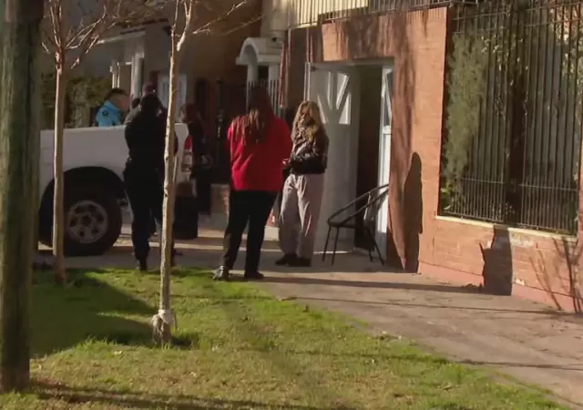 El barrio est� conmocionado por el terrible crimen de Lomas de Zamora. (Foto: gentileza TN)