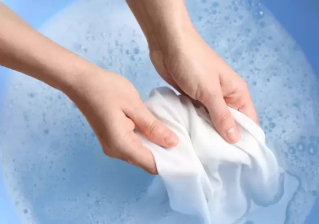 Lavar a mano con jab�n blanco/ Fuente: Web