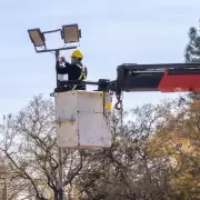 Ya son 100 las luminarias con sensores que cuidan los espacios públicos