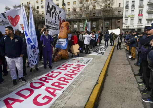 Trabajadores del Garrahan se movilizaron para rechazar el veto. (Foto ilustrativa)