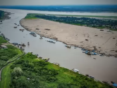 La isla Santa Rosa surgi� a mediados del siglo pasado y es un inesperado foco de conflicto entre las dos naciones vecinas.