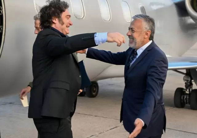 El presidente Milei y el gobernador Cornejo, en una visita del l�der libertario a Mendoza. (Imagen: archivo web)