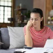 Vivir solo en Argentina, un lujo: 8 de cada 10 dicen que hoy es más difícil que antes
