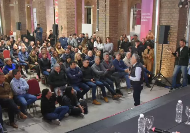 El gobernador Cornejo habla ante el Congreso Partidario. (Foto: UCR)
