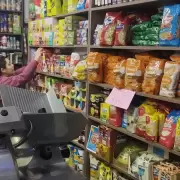 La paradoja del consumo: los shoppings se llenan pero las ventas de comida no paran de caer