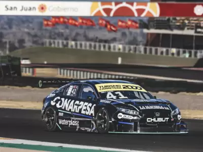 Bernardo Llaver se qued� con la carrera 2 del Turismo Carretera 2000/ Fuente: ACTC